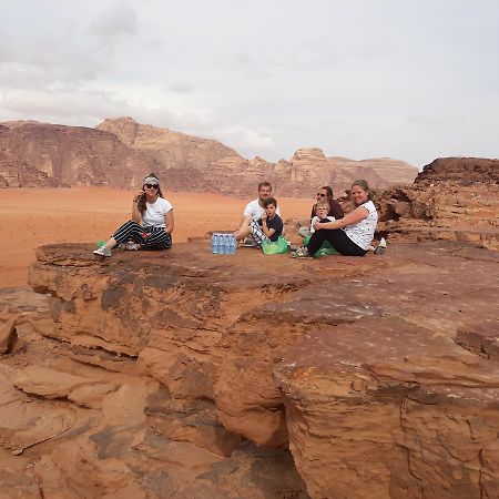 Wadi Rum Light Camp ภายนอก รูปภาพ