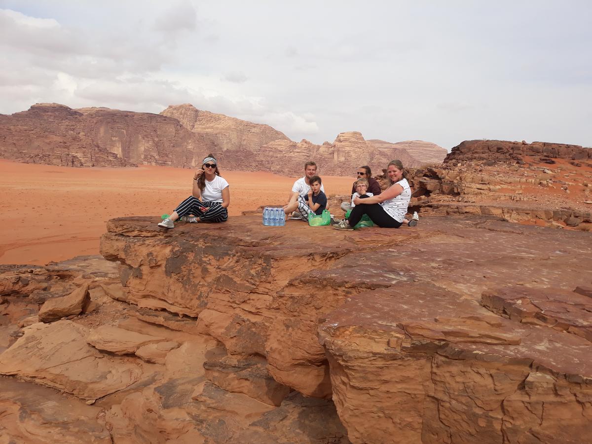 Wadi Rum Light Camp ภายนอก รูปภาพ